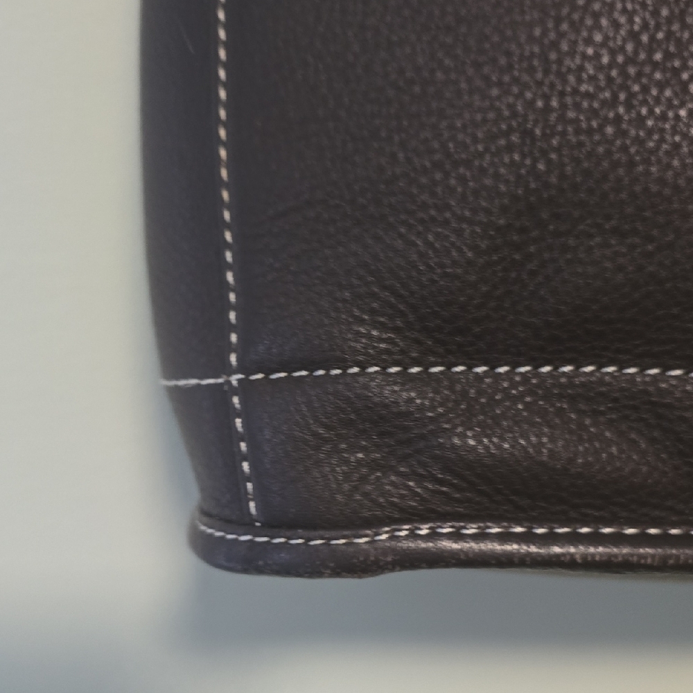 ILIA Black LEATHER Chic Shoulder Bag - Picture 3 of 5